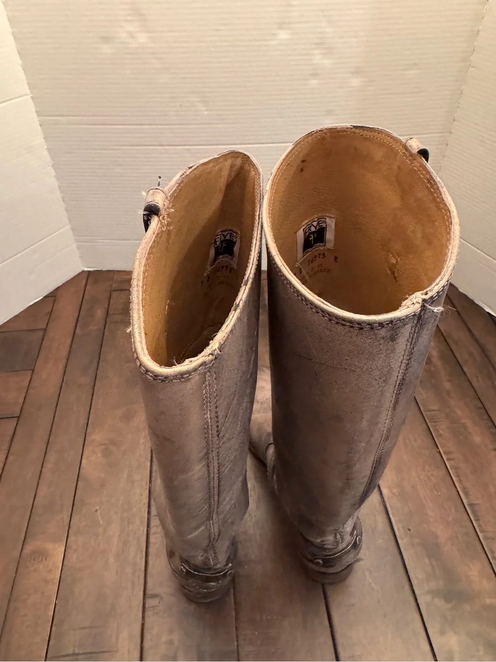 FRYE LINDSAY PLATE 76975 LADIES DISTRESSED LEATHER RIDING BOOTS SIZE 7B FESTIVAL